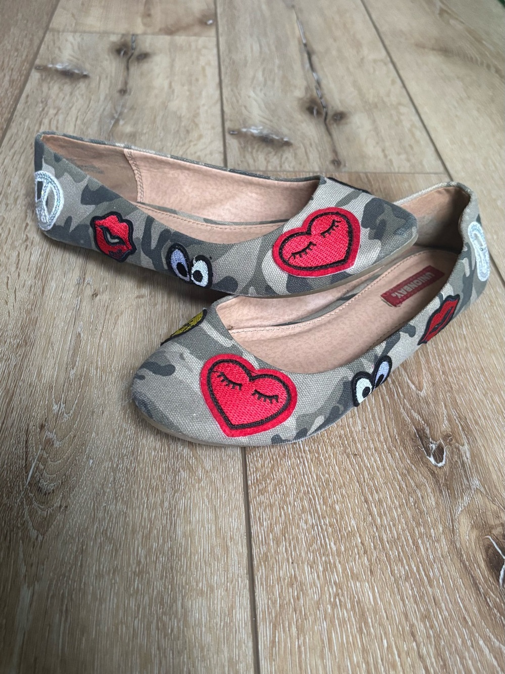 UNIONBAY Camo Ballet Flats with Red Heart Patches